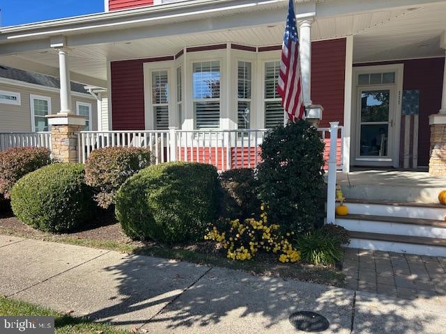 entrance to property featuring a porch