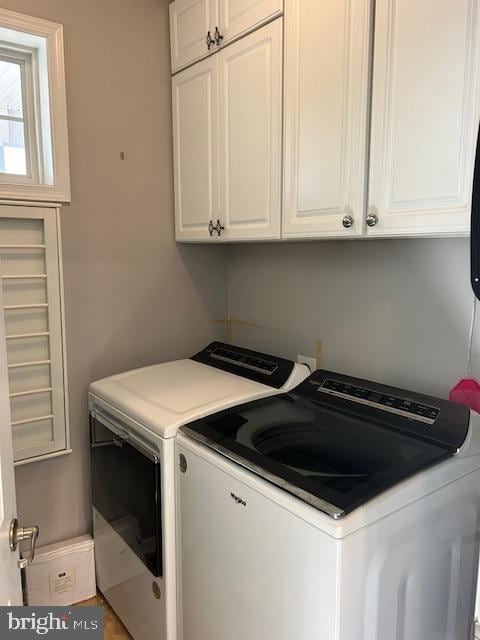 laundry room featuring cabinets and independent washer and dryer