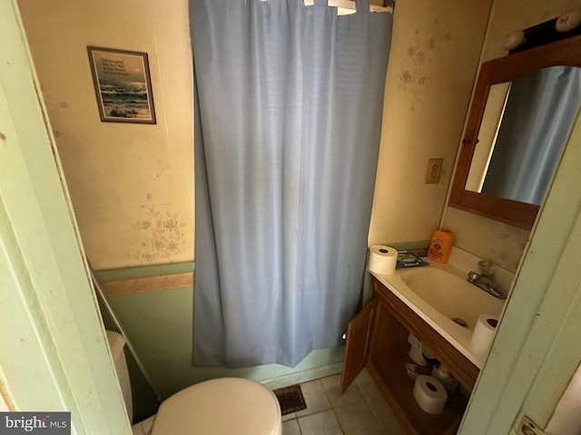 bathroom with vanity, tile patterned floors, a shower with shower curtain, and toilet