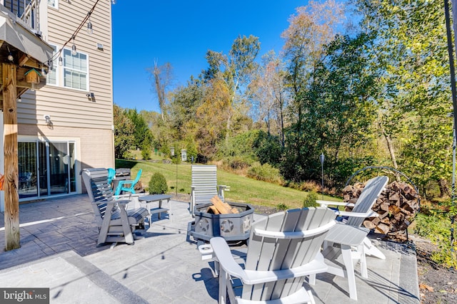 view of patio with a fire pit