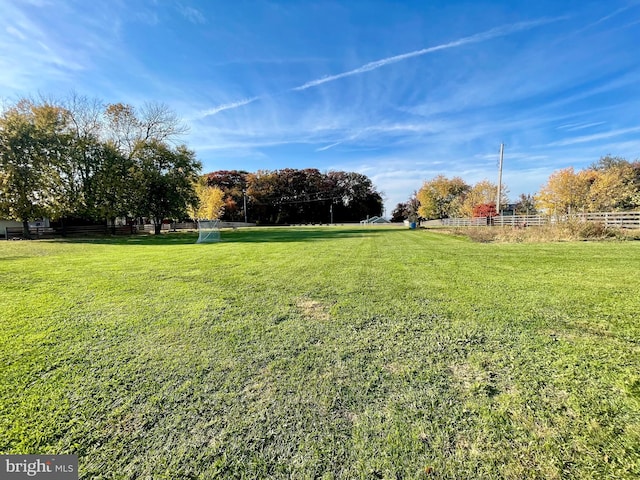 view of yard featuring a rural view