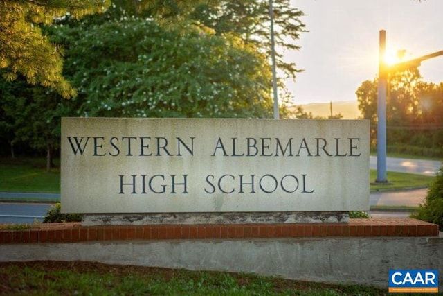 view of community / neighborhood sign