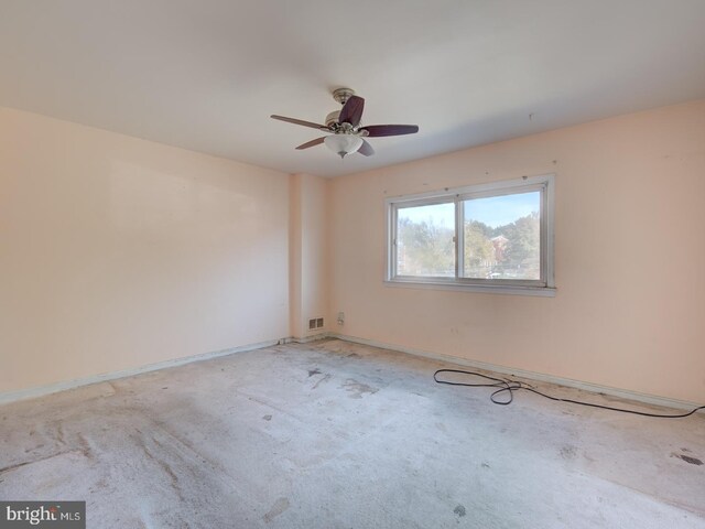 empty room with ceiling fan