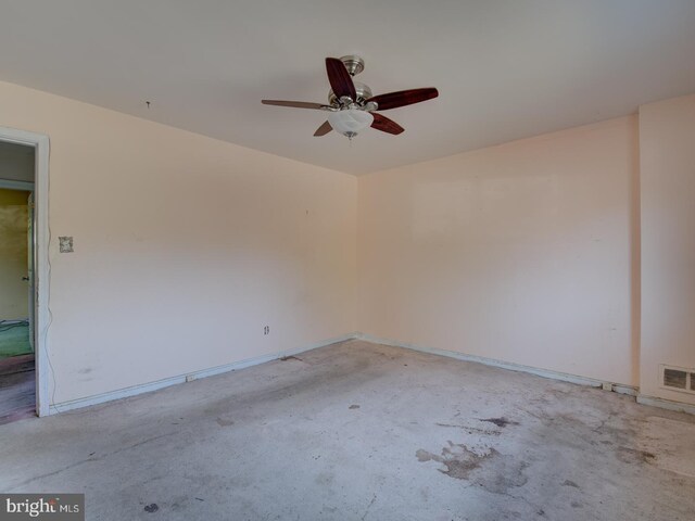 spare room with ceiling fan