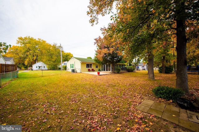 view of yard featuring a patio area