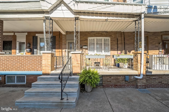 property entrance with covered porch