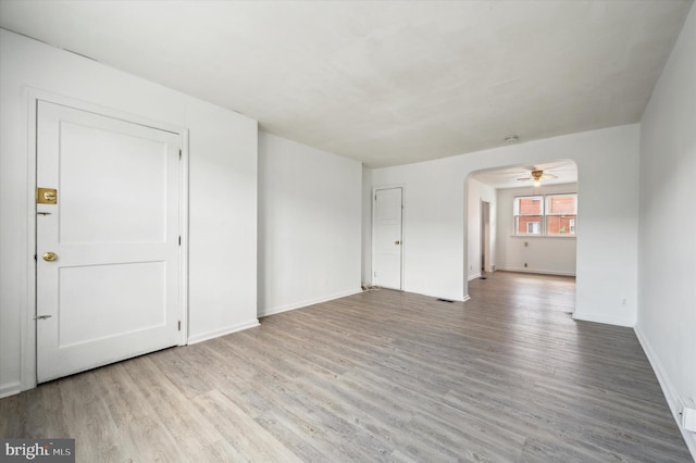 unfurnished room featuring light hardwood / wood-style flooring and ceiling fan