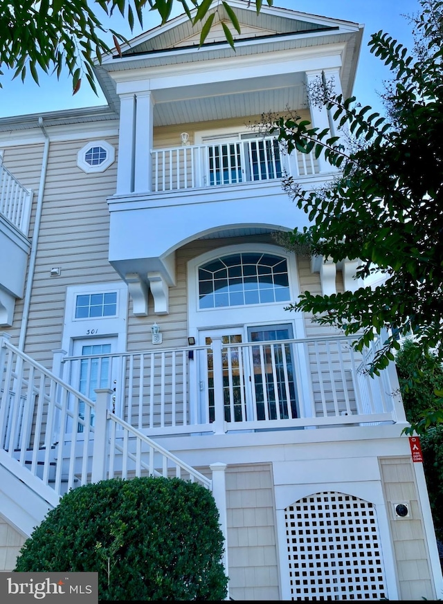 view of front of house featuring a balcony