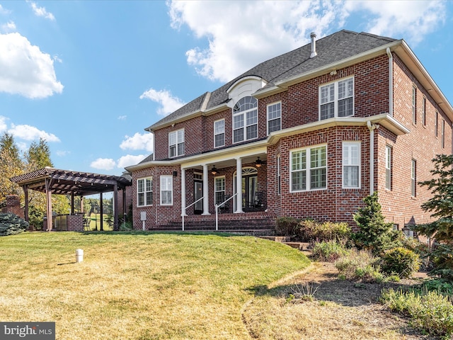 view of front of property featuring a pergola and a front lawn