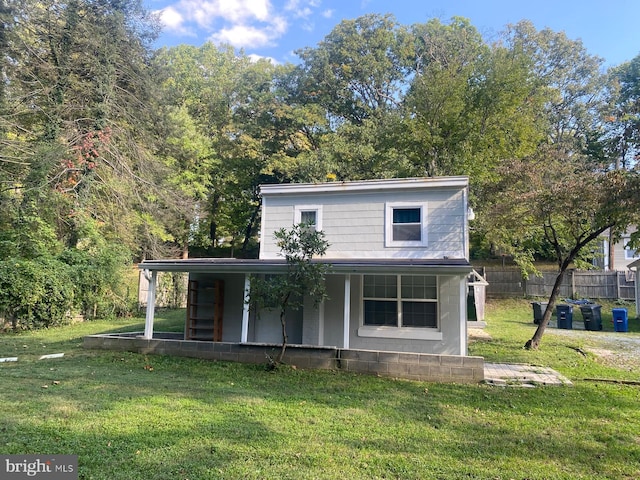 view of front facade featuring a front lawn