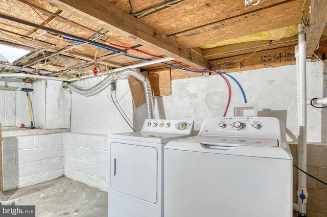 washroom with washing machine and dryer