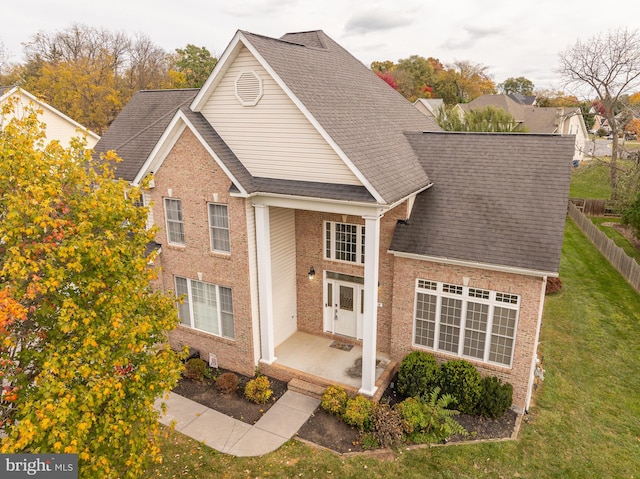 front facade featuring a front yard