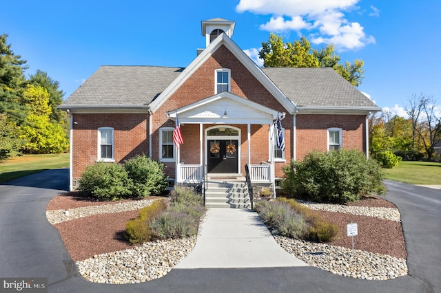 view of front of home featuring a porch