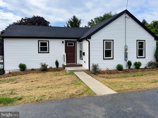 ranch-style home with a front lawn