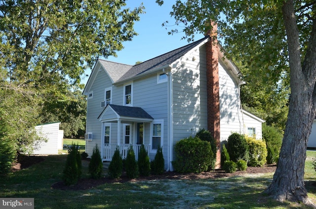 view of front facade featuring a front yard