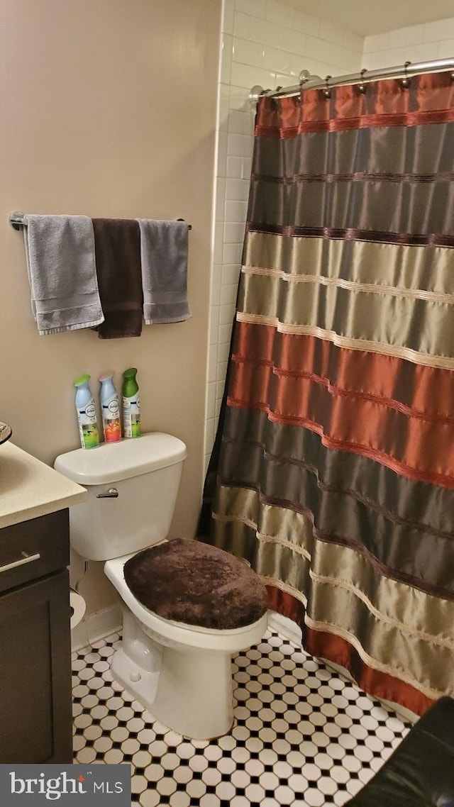 bathroom with vanity, a shower with curtain, and toilet