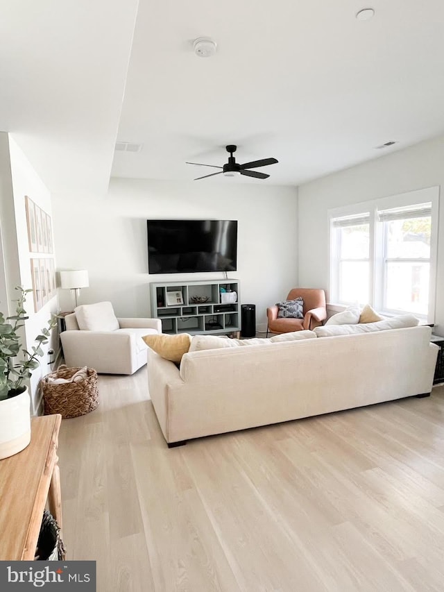 living room featuring light hardwood / wood-style flooring and ceiling fan