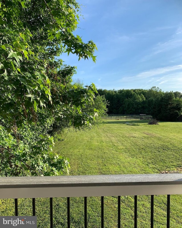 view of yard featuring a rural view