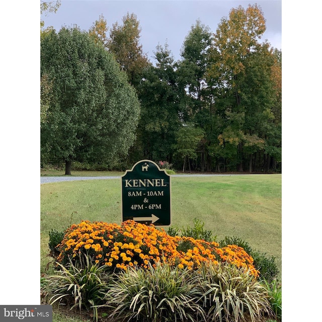 community sign featuring a lawn