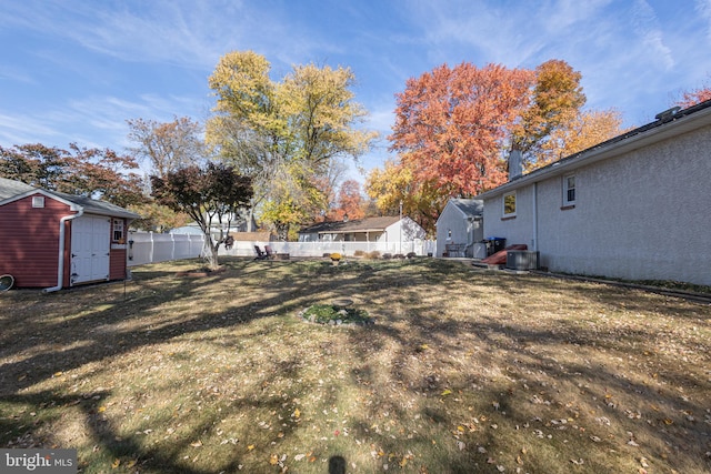 view of yard featuring a storage unit