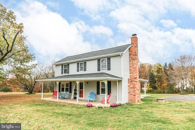 country-style home with a front yard