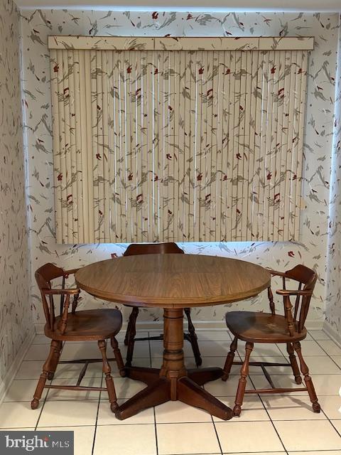 dining area with tile patterned flooring and breakfast area