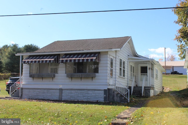 view of front of house featuring a front yard