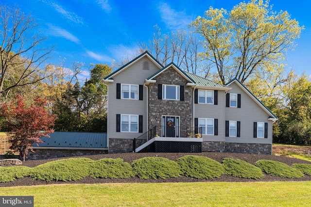 view of front of home featuring a front yard