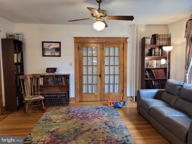 sitting room featuring light wood-type flooring and ceiling fan