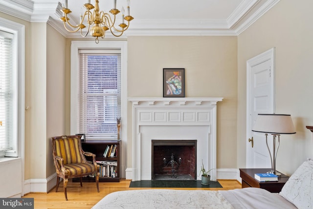 living area featuring hardwood / wood-style floors, a notable chandelier, and ornamental molding