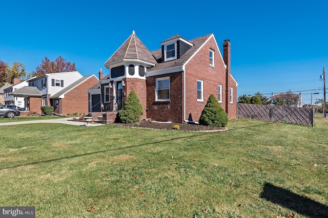 view of front of house featuring a front yard