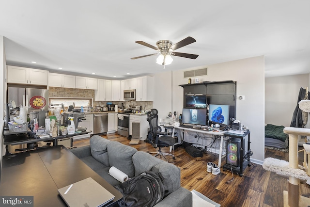 living room with dark wood-type flooring and ceiling fan