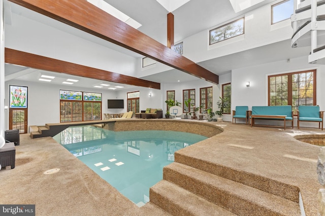 view of pool featuring a jacuzzi