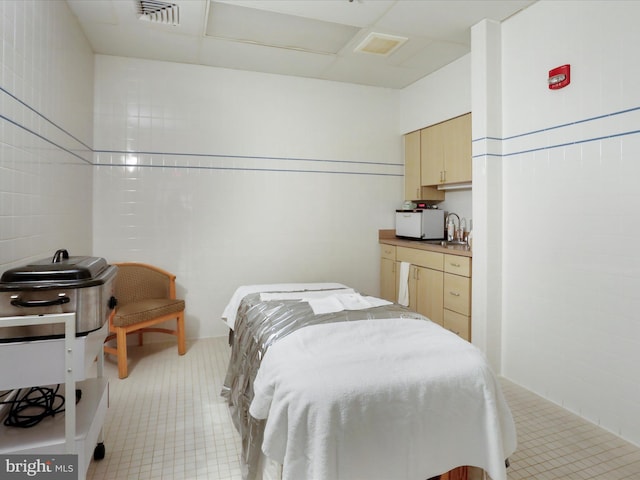 bedroom with sink