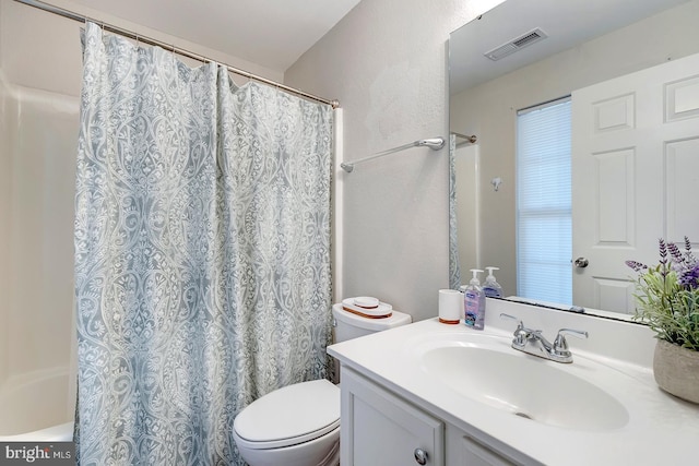 full bathroom featuring vanity, shower / tub combo with curtain, and toilet