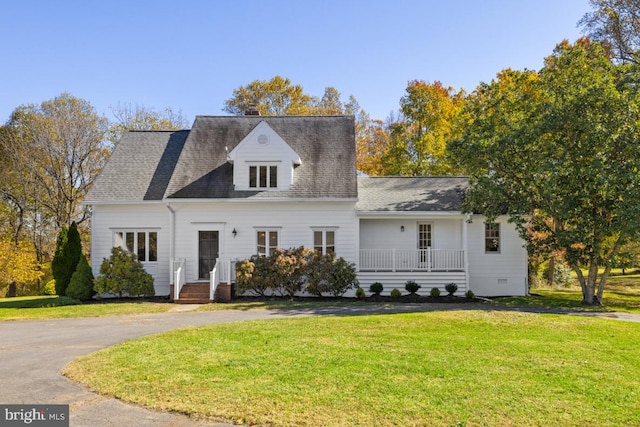 cape cod-style house featuring a front yard