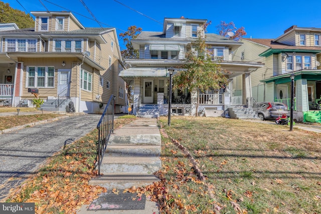 view of front facade featuring a porch