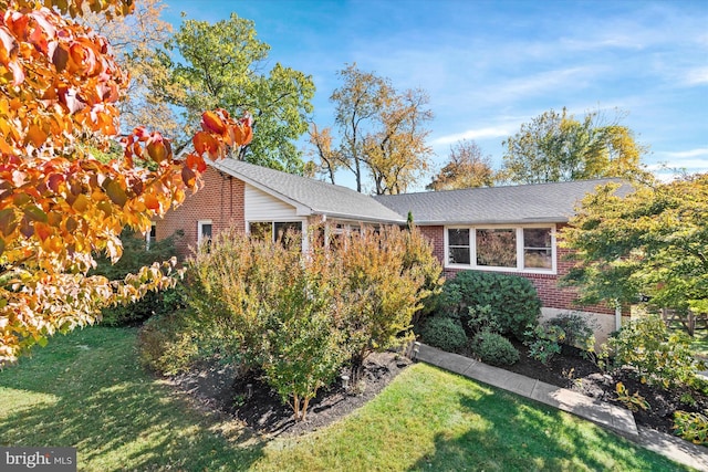 view of front of home with a front lawn