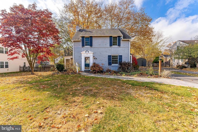 view of front of house featuring a front yard