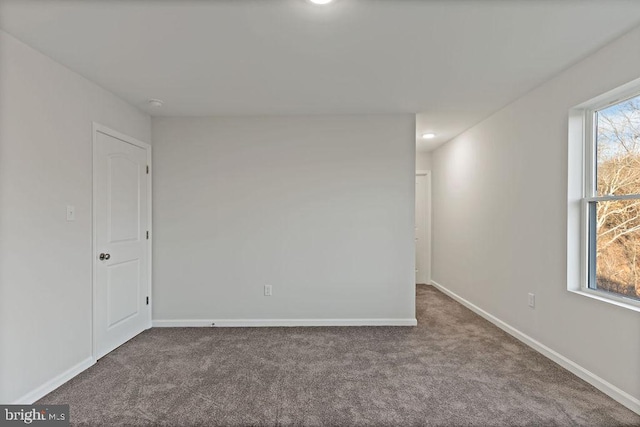 carpeted empty room featuring recessed lighting and baseboards