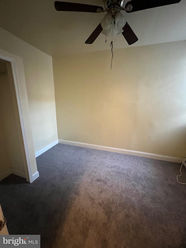 carpeted empty room featuring ceiling fan