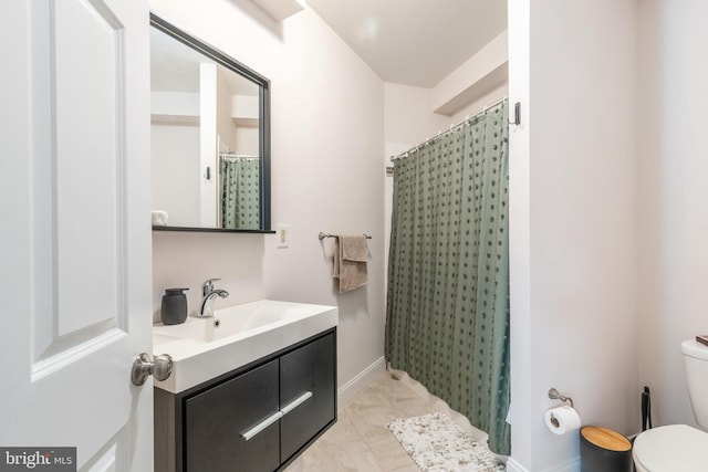 bathroom featuring vanity, a shower with curtain, and toilet