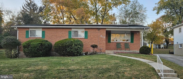 view of front of house with a front yard