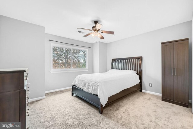 carpeted bedroom featuring ceiling fan