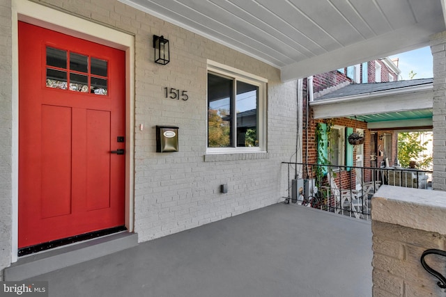 doorway to property with covered porch