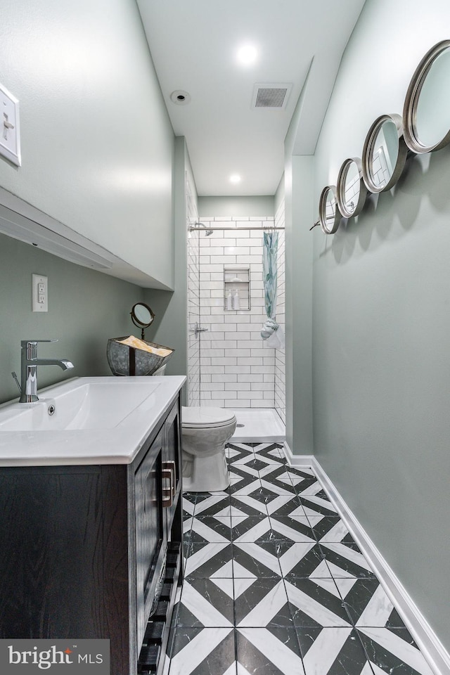 bathroom featuring vanity, curtained shower, and toilet