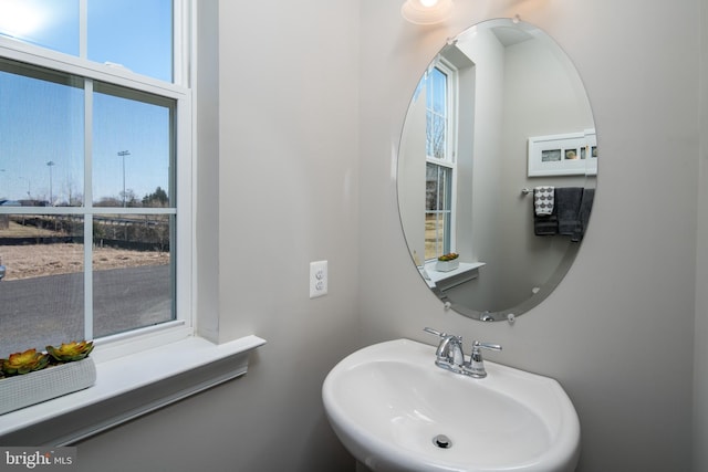 bathroom featuring sink