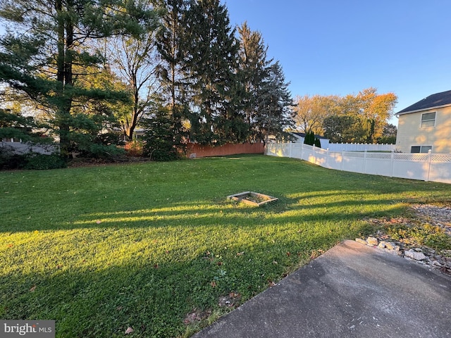 view of yard featuring fence