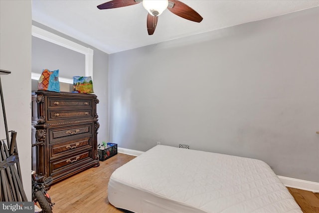 bedroom featuring light hardwood / wood-style floors and ceiling fan