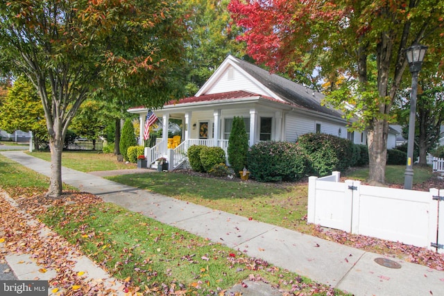 view of front of house featuring a porch and a front yard